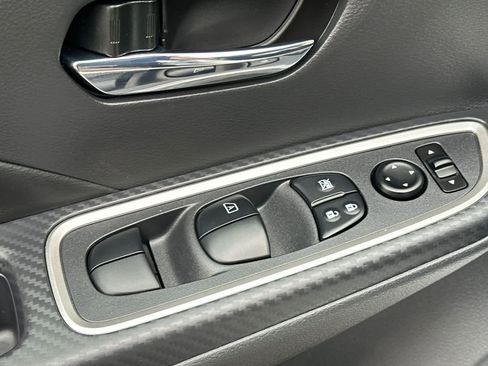 New 2025 Nissan Versa SR w/ Trunk Package image 13