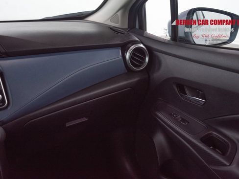 Used 2025 Nissan Versa SV FWD image 22