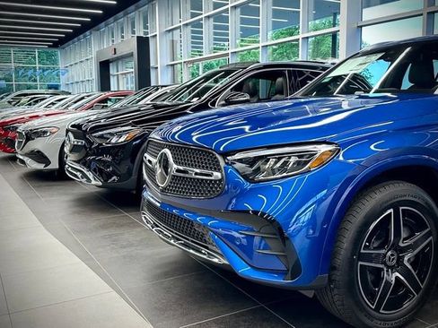 Certified 2021 Mercedes-Benz GLC 43 AMG 4MATIC image 38