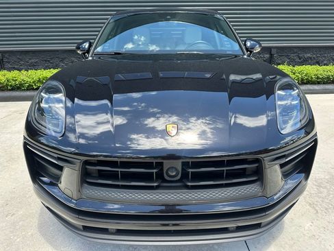 Certified 2023 Porsche Macan AWD/4WD image 8