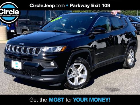 Used 2023 Jeep Compass Latitude AWD/4WD image 1