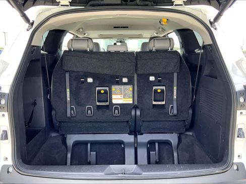 Used 2025 Toyota Sienna XLE w/ XLE Plus Package FWD image 34