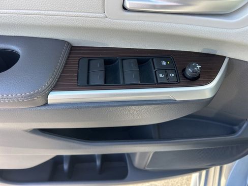 Used 2024 Toyota Sienna XLE image 5