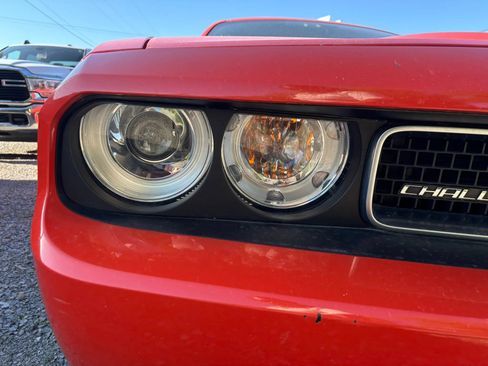Used 2009 Dodge Challenger SRT8 w/ SRT Option Group II RWD image 5
