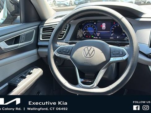 Used 2024 Volkswagen Atlas Peak Edition SE AWD/4WD image 23