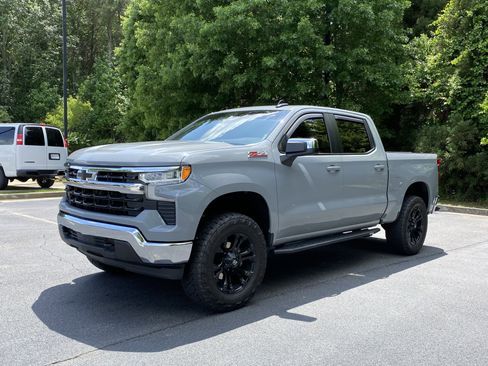 Used 2024 Chevrolet Silverado 1500 LT AWD/4WD image 5