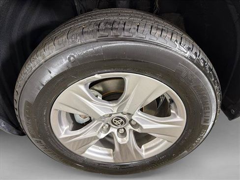 Used 2025 Toyota RAV4 XLE FWD image 11
