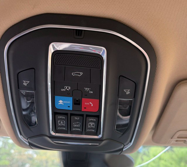 Used 2021 Jeep Grand Cherokee L Limited w/ Luxury Tech Group II AWD/4WD image 7