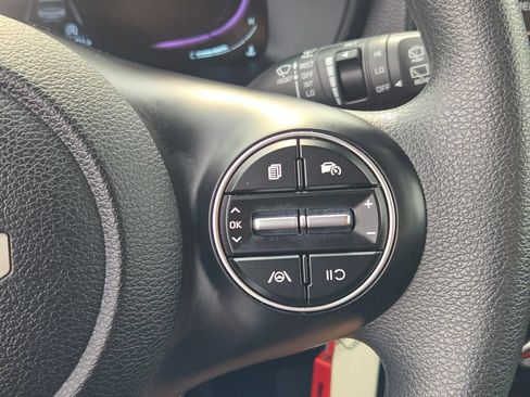 Used 2025 Kia Soul LX w/ LX Technology Package FWD image 30