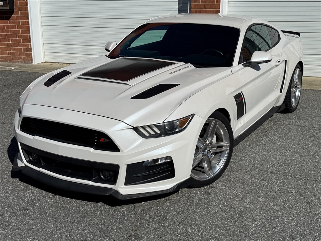Used 2017 Ford Mustang GT Premium RWD image 6