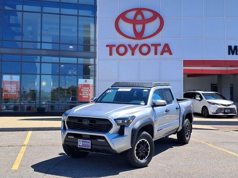 Used 2025 Toyota Tacoma TRD Off-Road AWD/4WD image 1