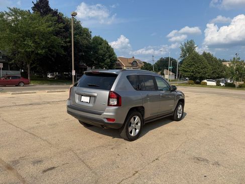 Used 2017 Jeep Compass Latitude AWD/4WD image 7