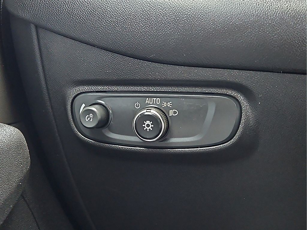 Used 2021 Chevrolet Equinox LS w/ LS Convenience Package FWD image 15