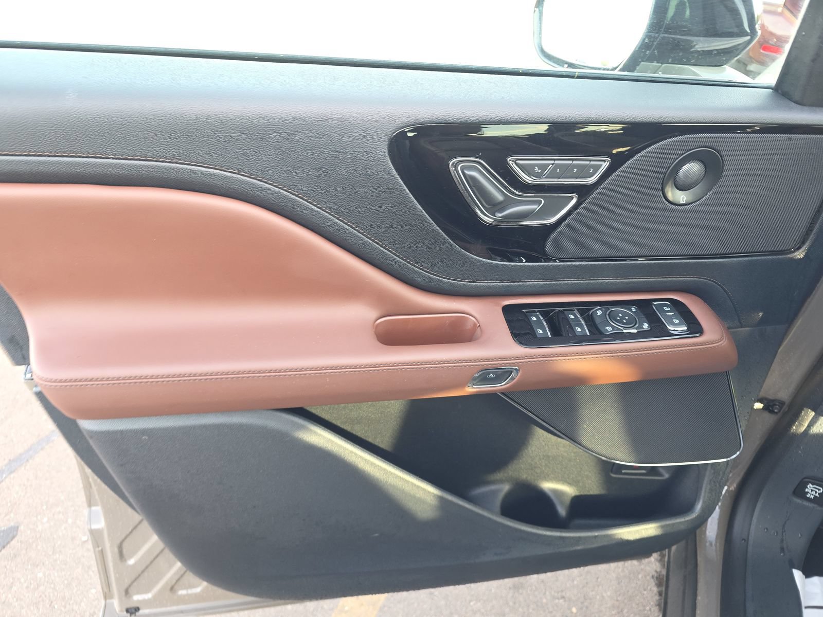 Used 2026 Lincoln Aviator Reserve AWD/4WD image 9