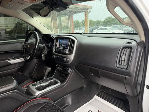 Used 2020 Chevrolet Colorado LT w/ Safety Package RWD image 21
