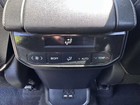 Used 2021 Toyota Highlander XSE AWD/4WD image 17
