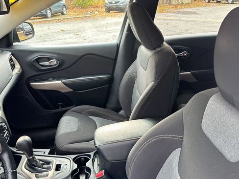 Used 2018 Jeep Cherokee Latitude image 5