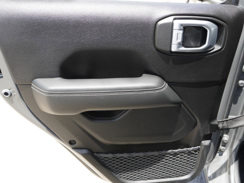 Used 2019 Jeep Wrangler Unlimited Sahara AWD/4WD image 34