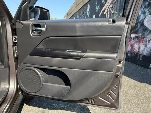 Used 2015 Jeep Patriot High Altitude FWD image 37