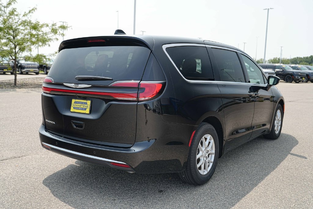 Used 2026 Chrysler Pacifica Select FWD image 7