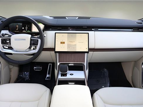 New 2026 Land Rover Range Rover SE image 14