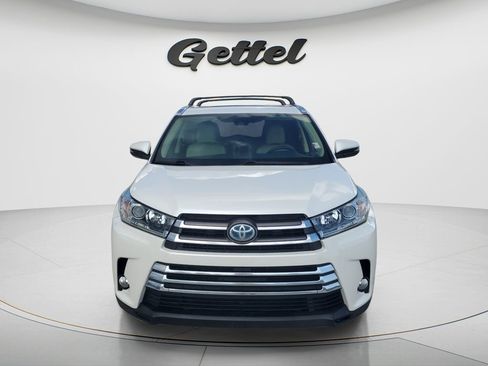 Used 2018 Toyota Highlander Limited AWD/4WD image 2