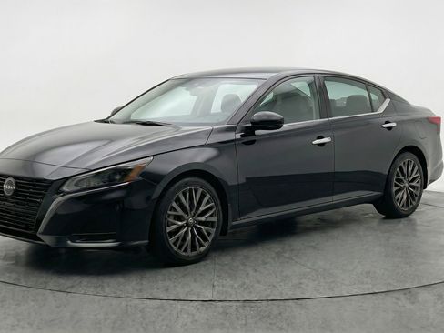 Used 2025 Nissan Altima 2.5 SV image 3