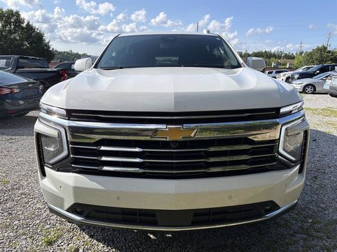 Used 2025 Chevrolet Suburban LT w/ Comfort Package RWD image 8