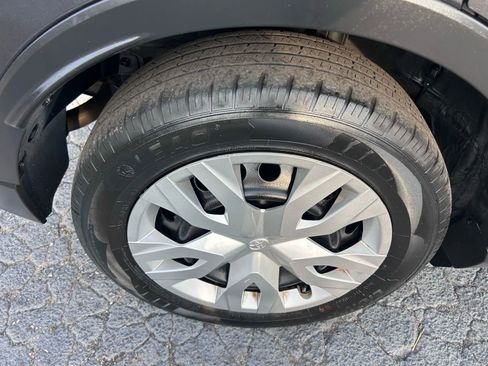 Used 2021 Toyota C-HR LE image 34