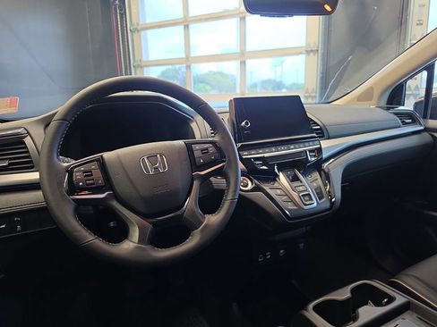 Used 2025 Honda Odyssey Touring image 18