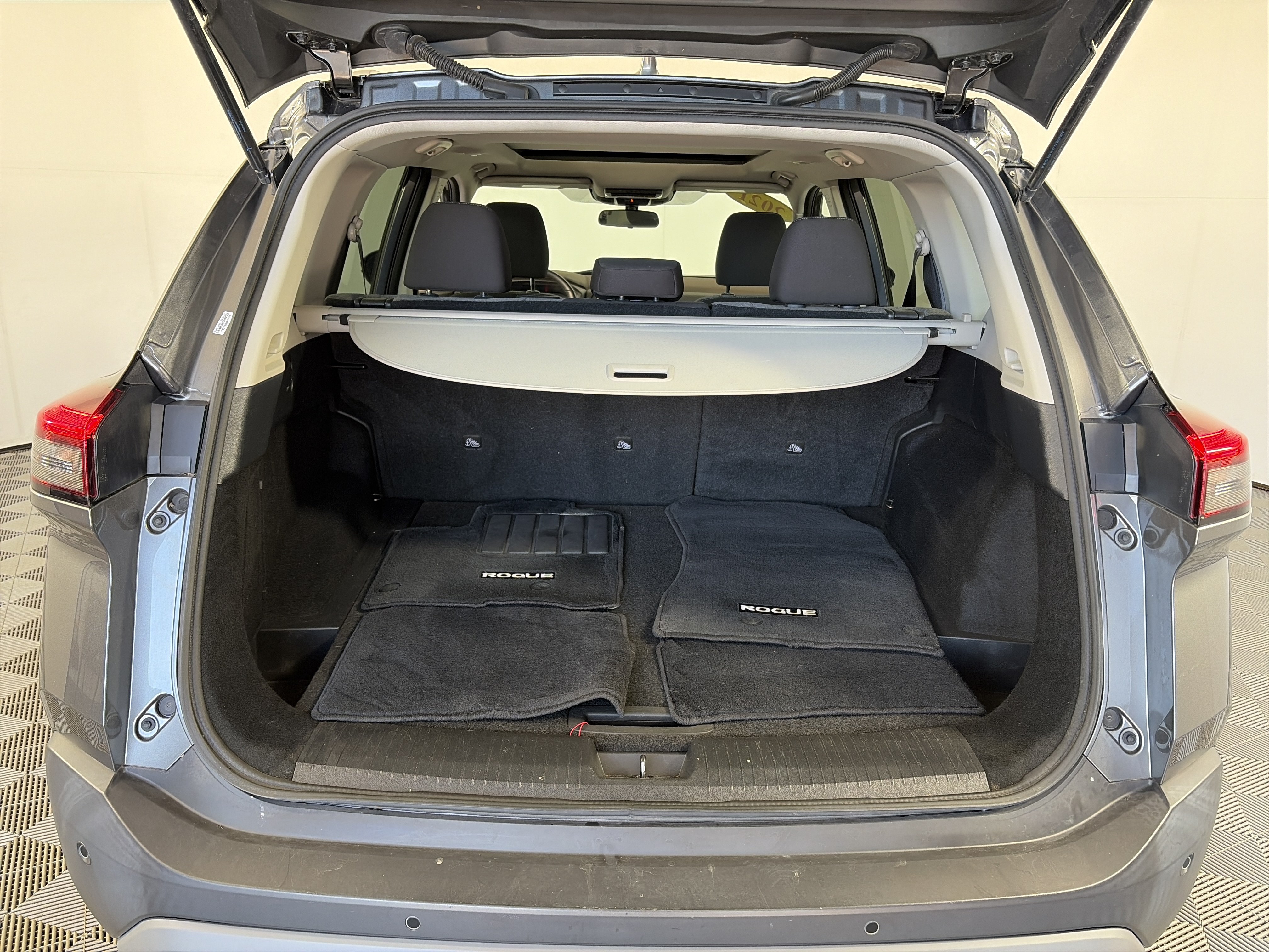 Used 2021 Nissan Rogue SV AWD/4WD image 15