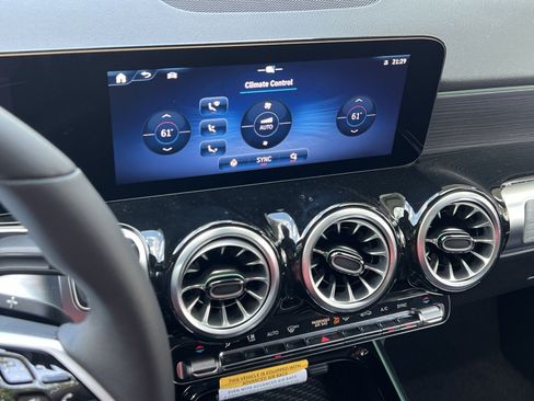 New 2026 Mercedes-Benz GLB 250 4MATIC image 26