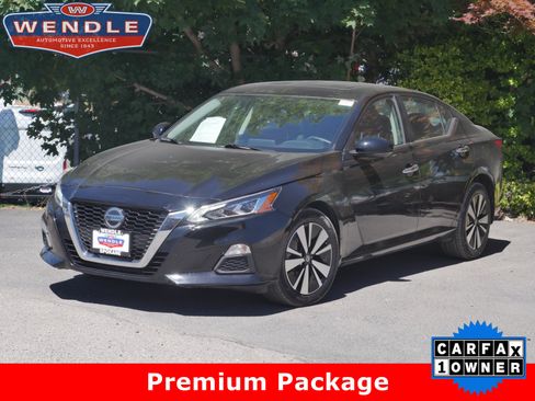 Certified 2022 Nissan Altima 2.5 SV w/ SV Premium Package AWD/4WD image 1