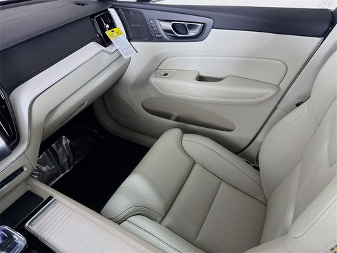 New 2026 Volvo XC60 T8 Ultra w/ Protection Package Premier image 24