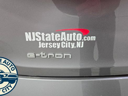Used 2021 Audi e-tron Premium w/ Convenience Plus Package AWD/4WD image 34
