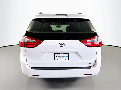 Used 2017 Toyota Sienna LE image 6