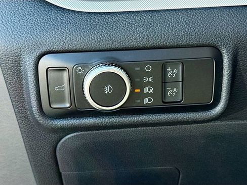 Certified 2022 Ford Explorer XLT w/ Equipment Group 202A image 12