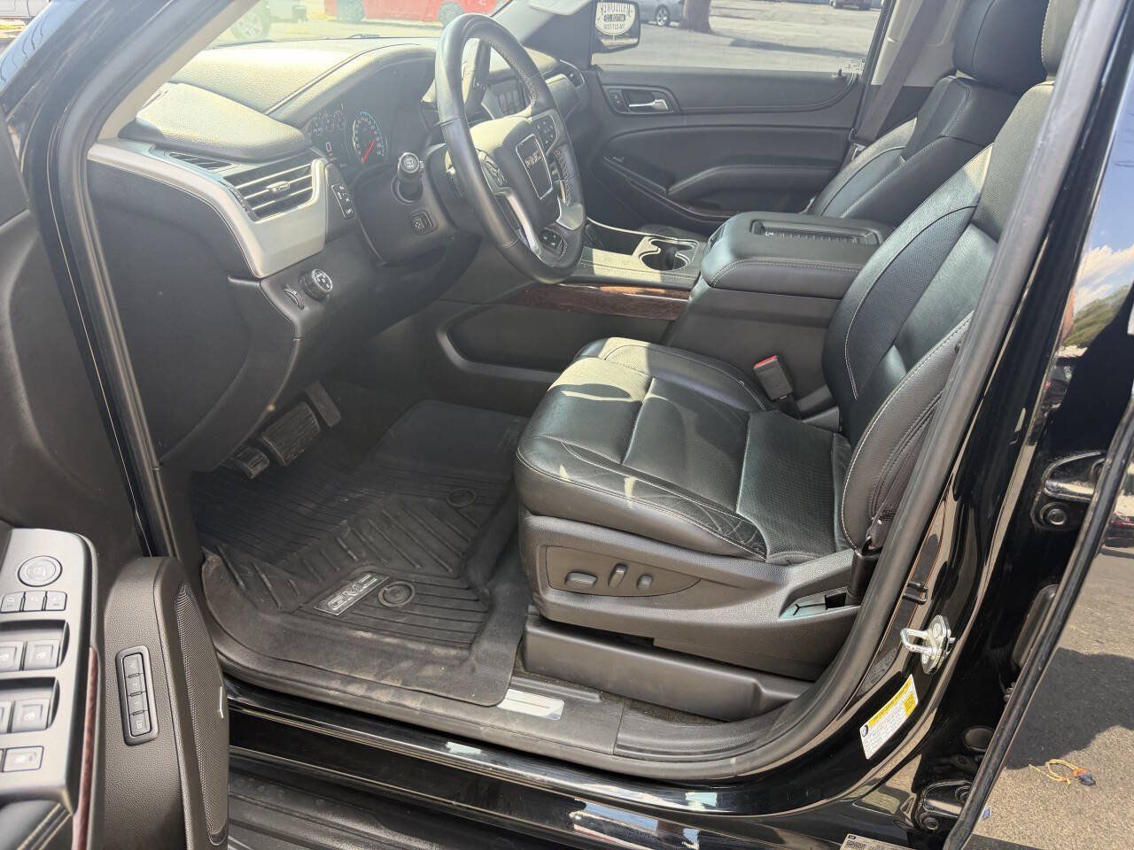 Used 2017 GMC Yukon XL SLT w/ Open Road Package RWD image 17