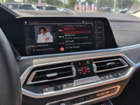 Used 2022 BMW X7 xDrive40i w/ Premium Package AWD/4WD image 19