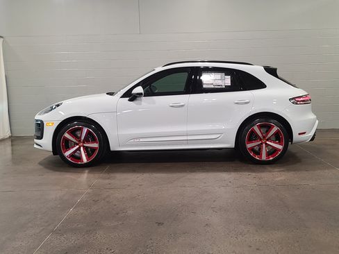 New 2026 Porsche Macan GTS image 2