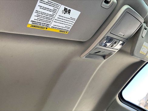 Used 2018 Nissan Titan SL image 22