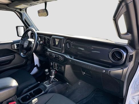 Used 2022 Jeep Wrangler Unlimited Sport image 32