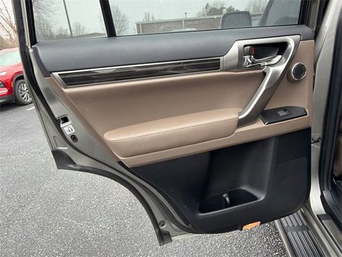 Used 2023 Lexus GX 460 Premium image 22