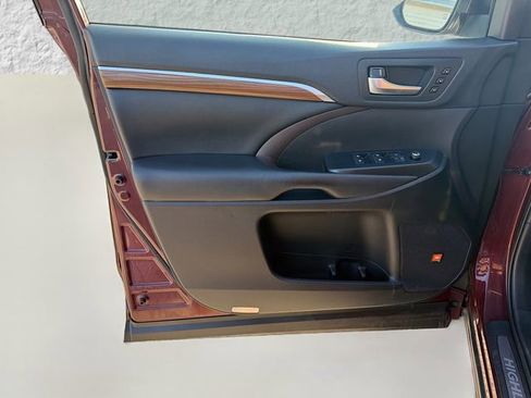Used 2019 Toyota Highlander Limited image 23