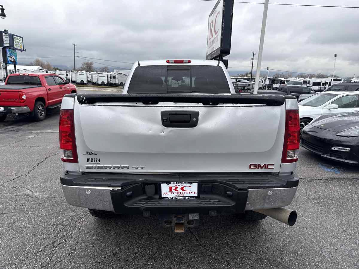 Used 2011 GMC Sierra 2500 SLT w/ Entertainment Package AWD/4WD image 6