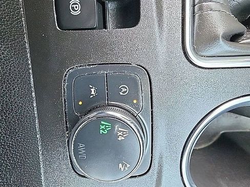 Used 2023 Chevrolet Traverse LT AWD/4WD image 19