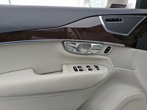 Used 2017 Volvo XC90 T6 Momentum w/ Vision Package image 13