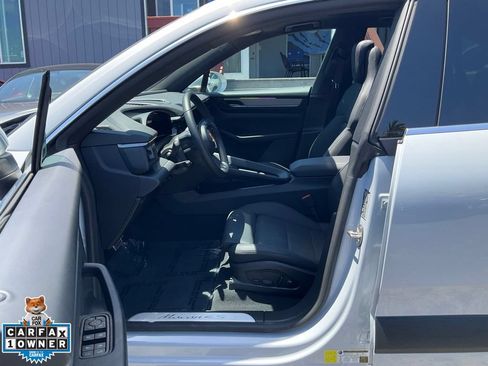 Used 2025 Porsche Macan 4S Electric AWD/4WD image 15