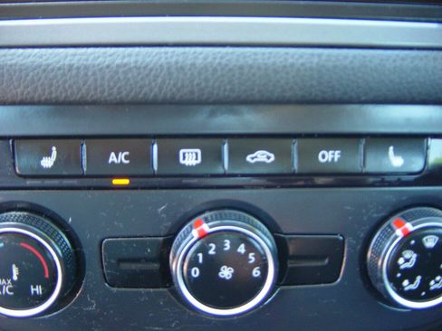 Used 2017 Volkswagen Tiguan S AWD/4WD image 10