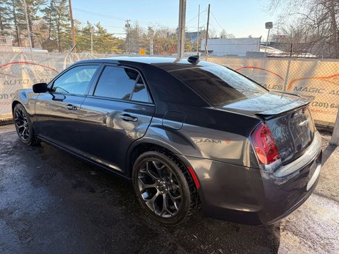 Used 2019 Chrysler 300 Touring w/ Sport Appearance Package image 13